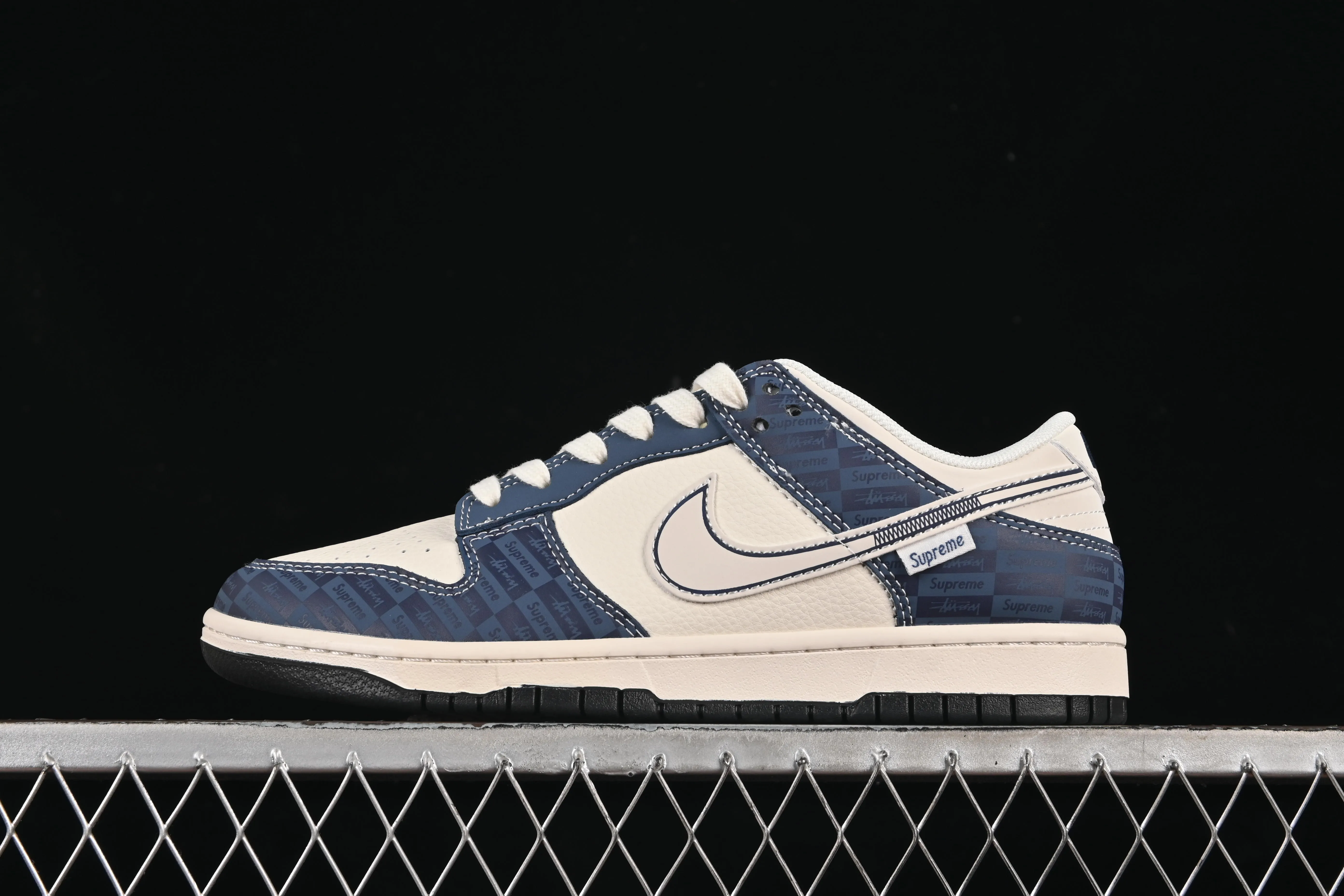 All Categories Nk SB Dunk Series Nk SB Dunk Low High-end customized low-top sneakers Nike SB Dunk Low Supreme co-branded dark engraved blue Anniversary high-end customized low-top casual sneakers FC1688-228